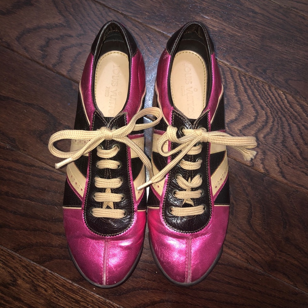 Louis Vuitton Authentic sneakers size 39